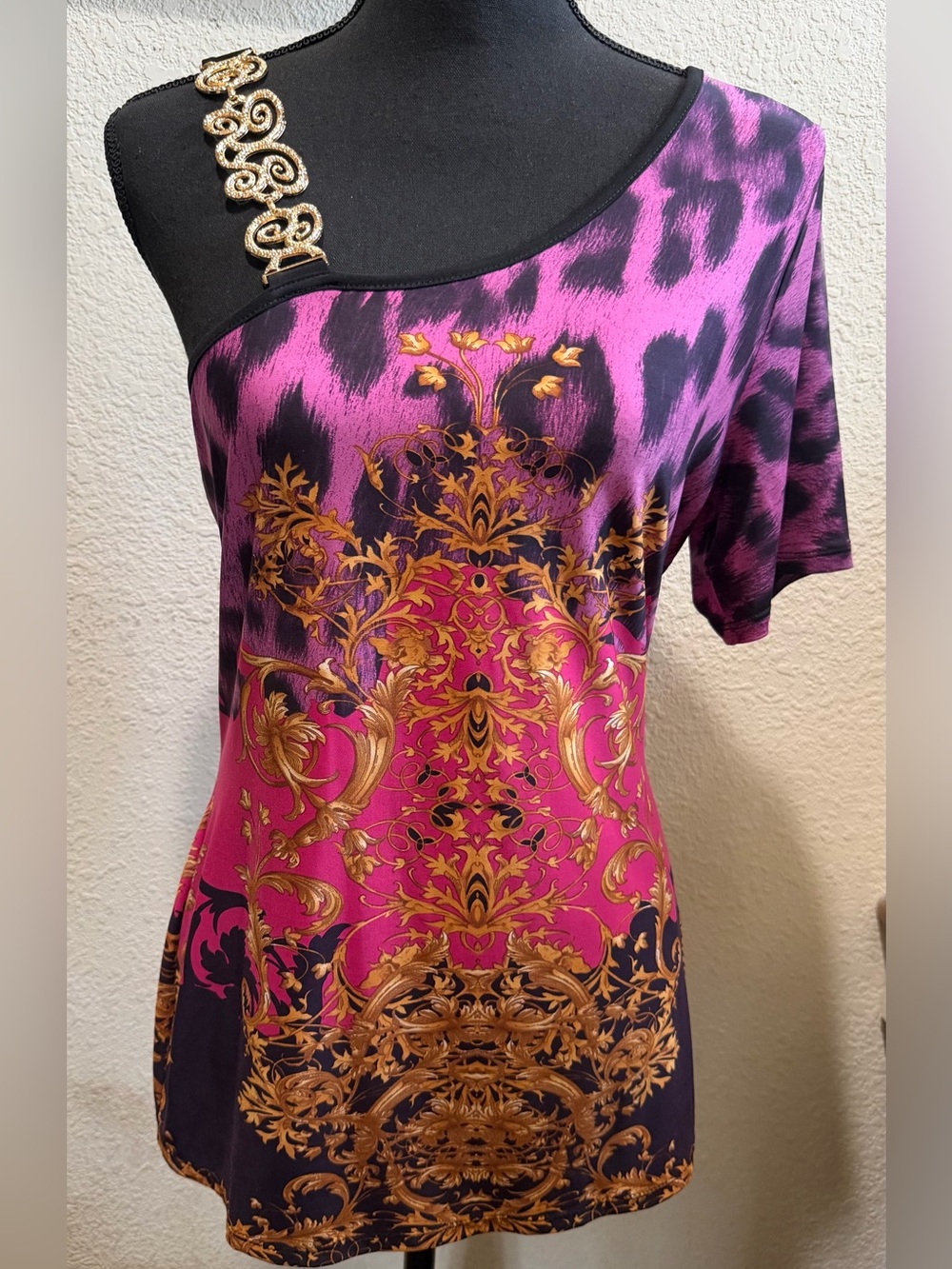 New VENUS One-Shoulder Baroque Print top in Fuchsia and Gold